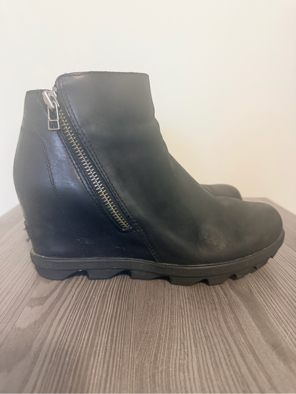 Sorel Black Women's Wedge Ankle Boot with Side Zip